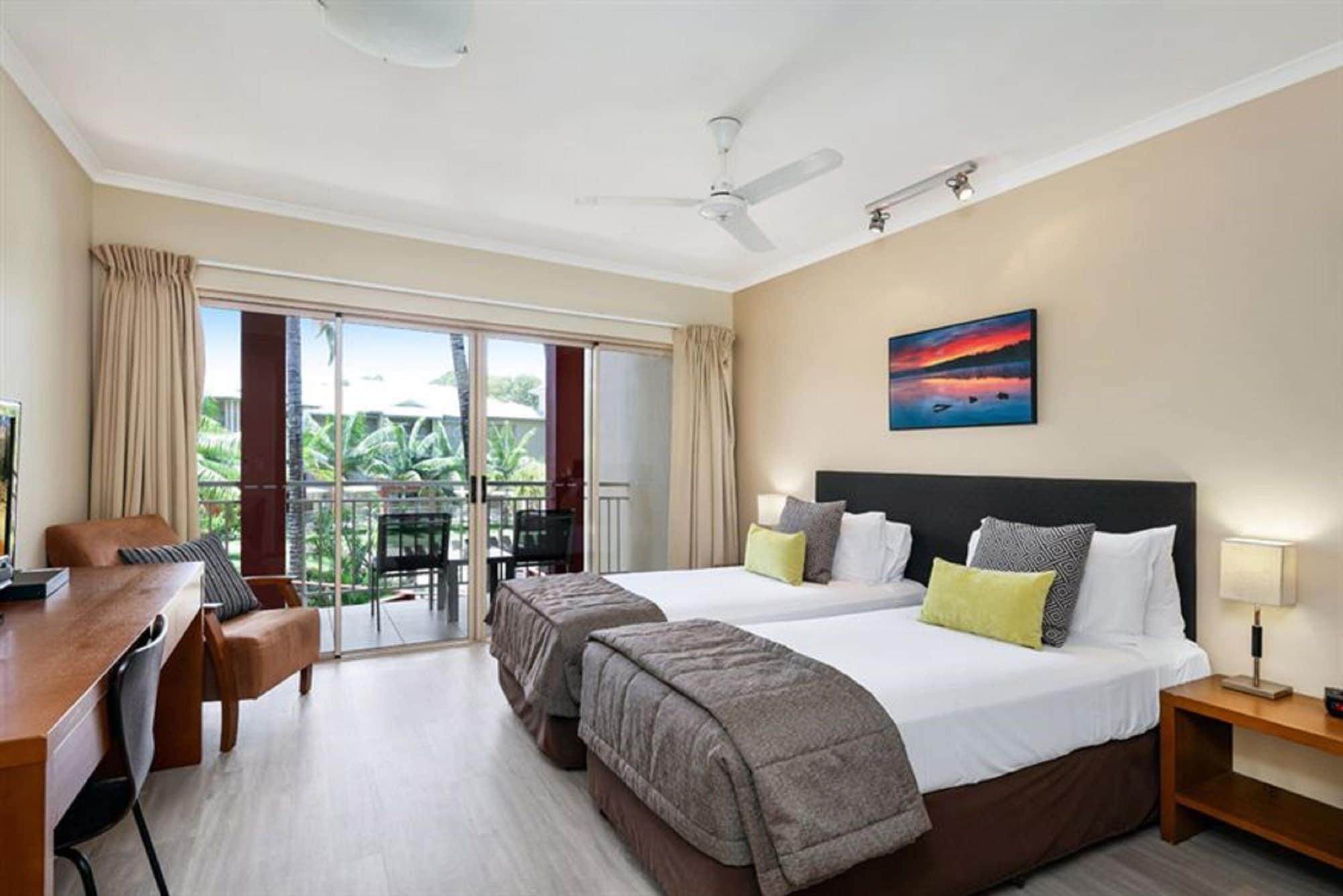 Mantra Amphora Hotel Palm Cove Exterior photo