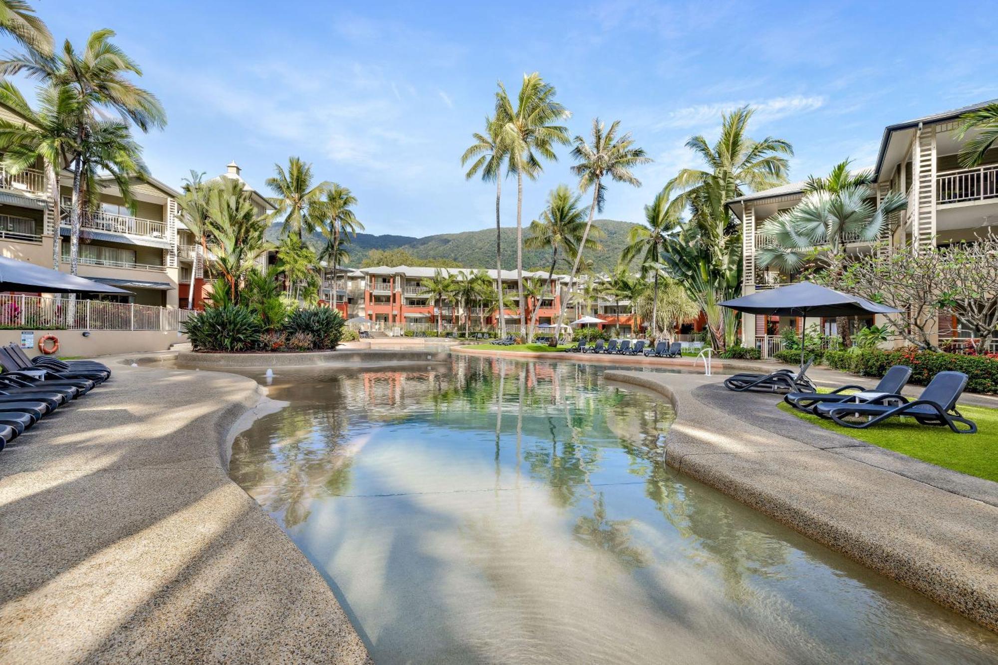 Mantra Amphora Hotel Palm Cove Exterior photo