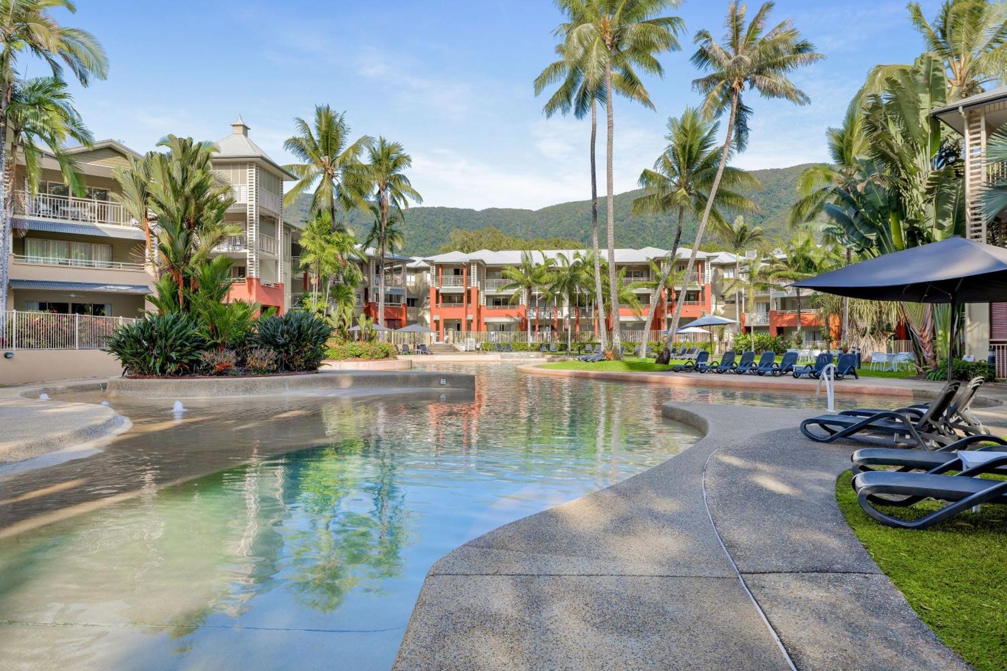 Mantra Amphora Hotel Palm Cove Exterior photo