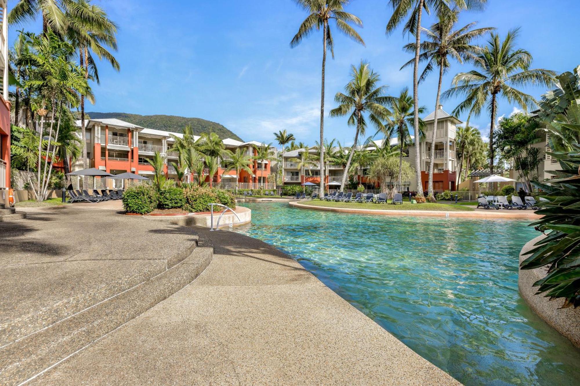Mantra Amphora Hotel Palm Cove Exterior photo