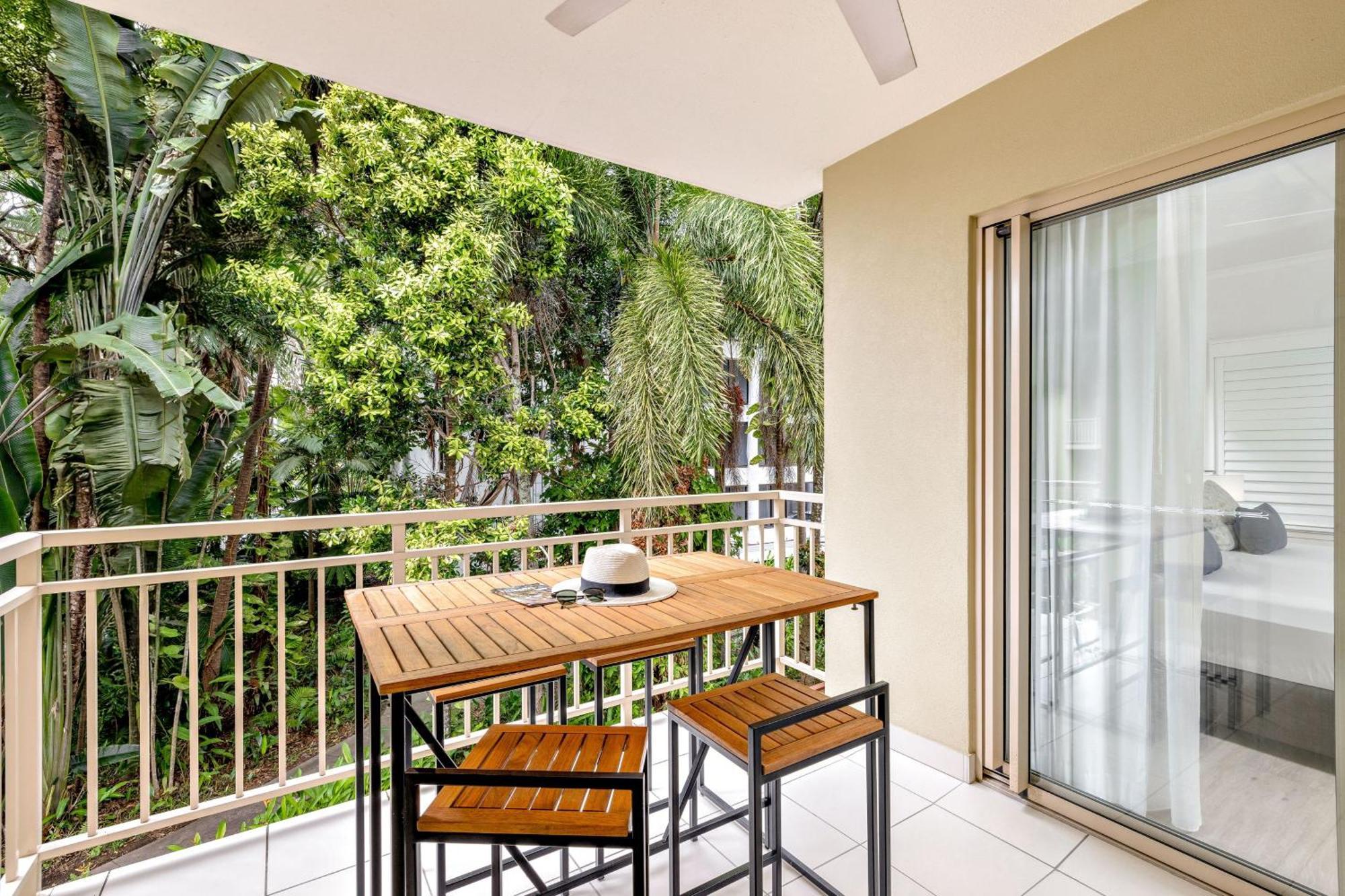 Mantra Amphora Hotel Palm Cove Exterior photo