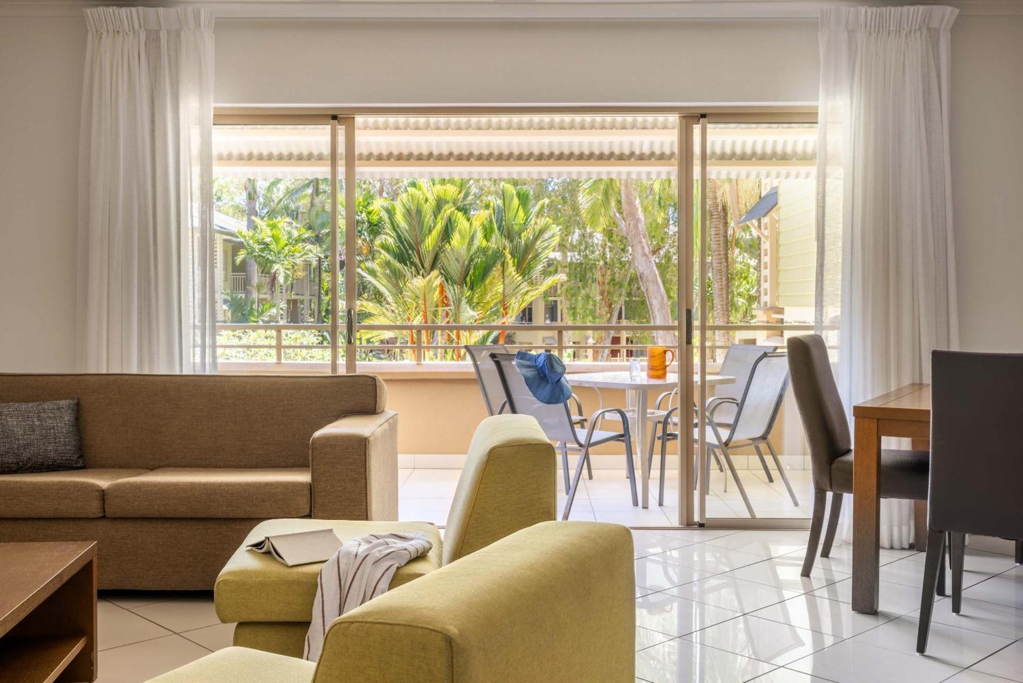 Mantra Amphora Hotel Palm Cove Exterior photo