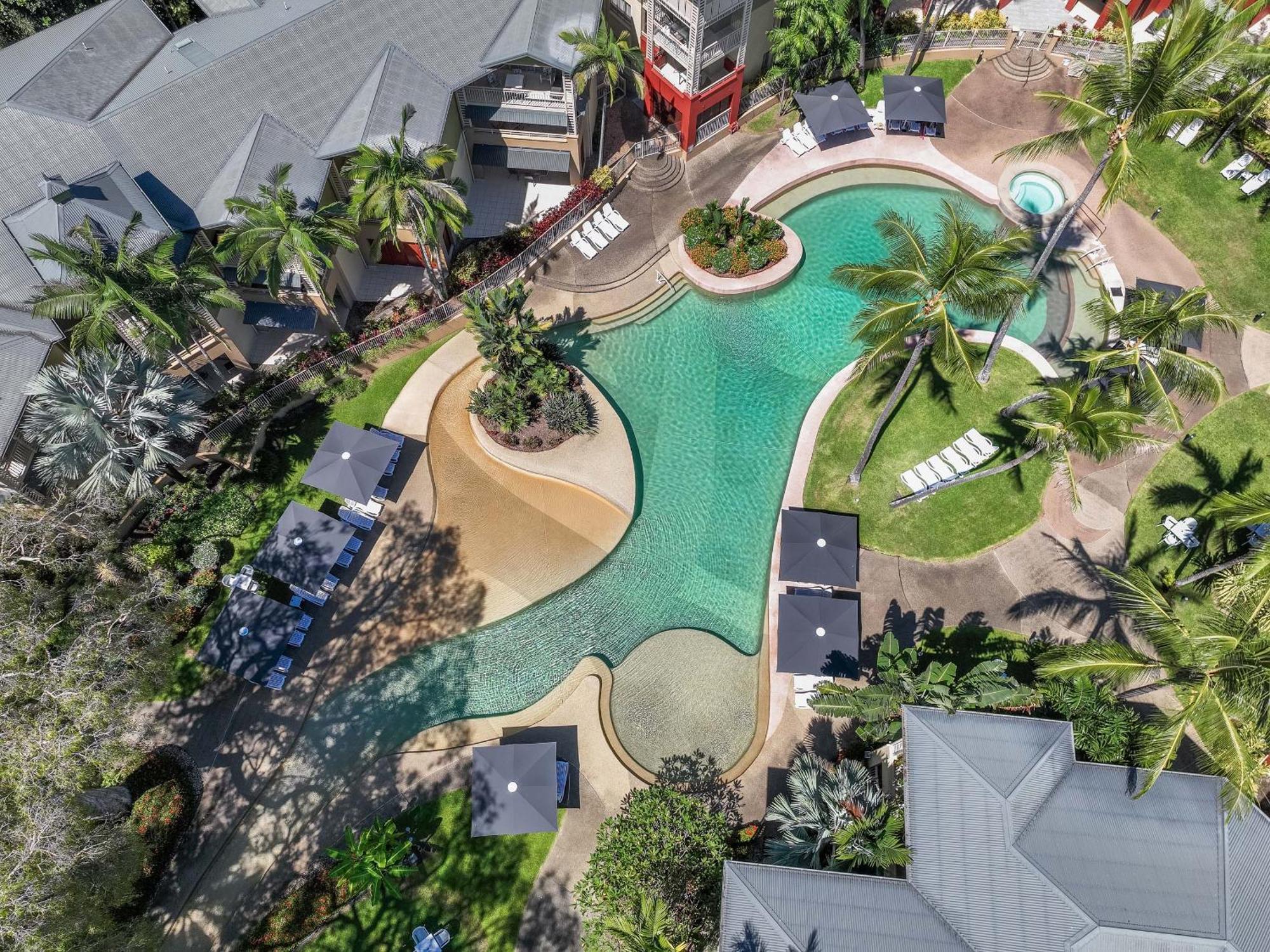 Mantra Amphora Hotel Palm Cove Exterior photo