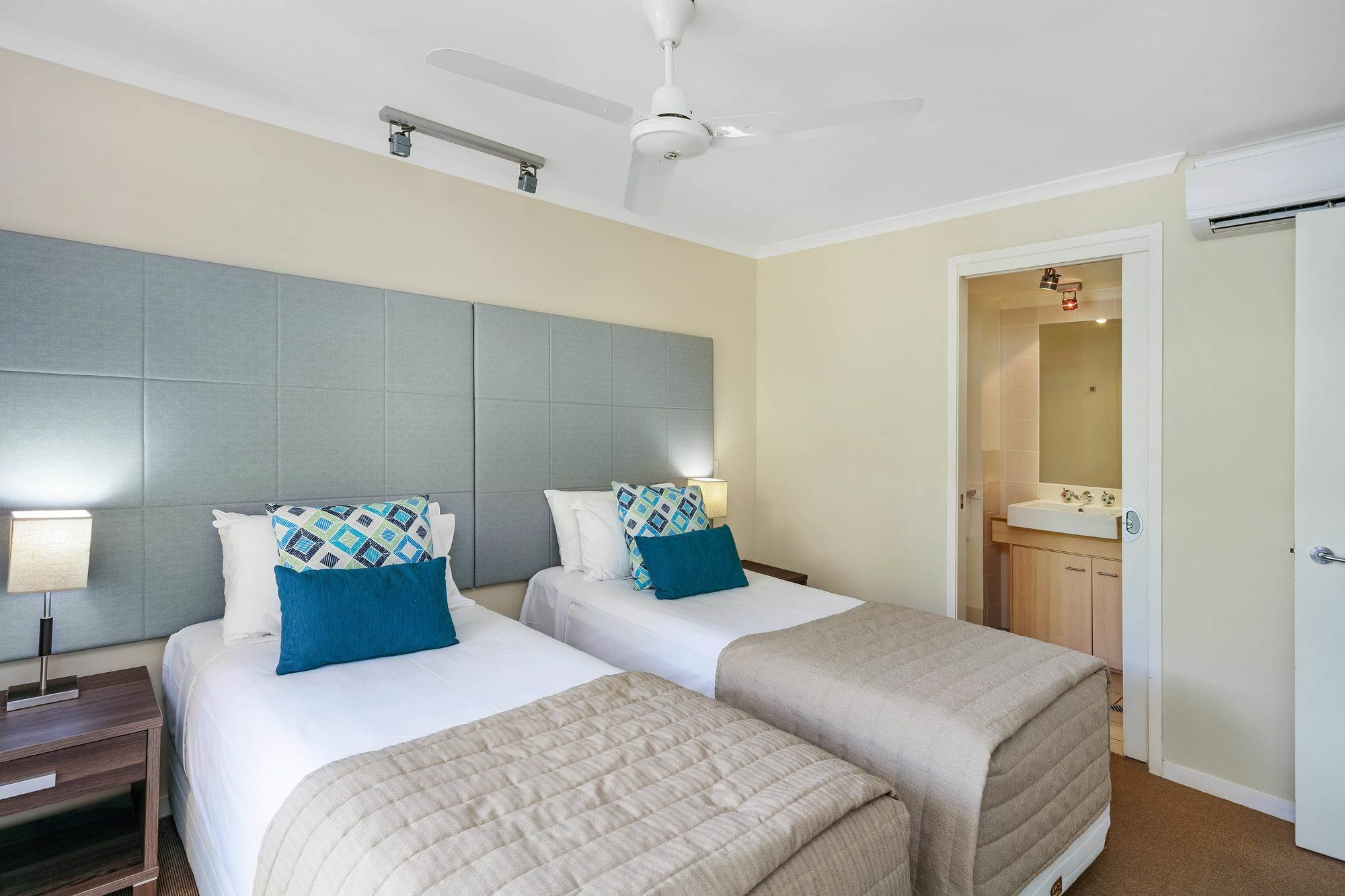 Mantra Amphora Hotel Palm Cove Exterior photo