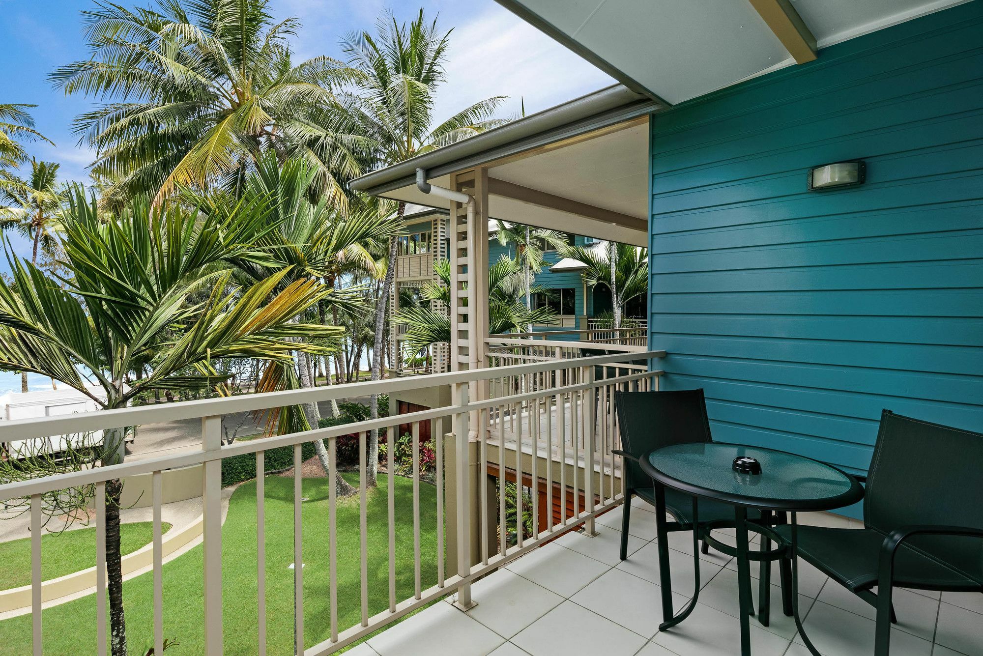 Mantra Amphora Hotel Palm Cove Exterior photo