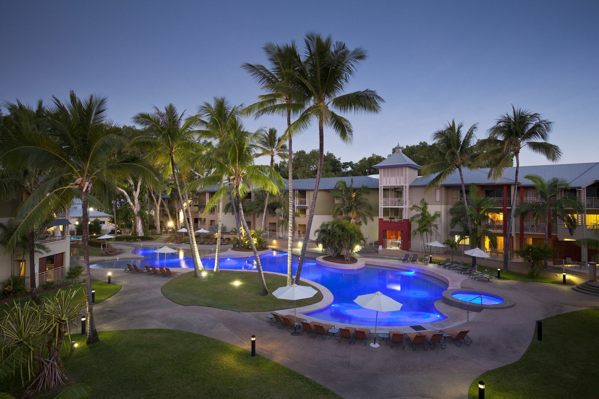 Mantra Amphora Hotel Palm Cove Exterior photo