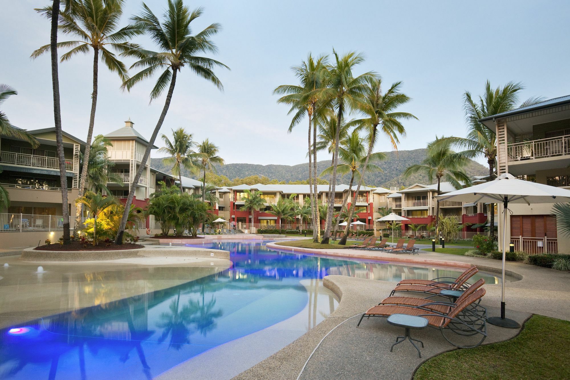 Mantra Amphora Hotel Palm Cove Exterior photo