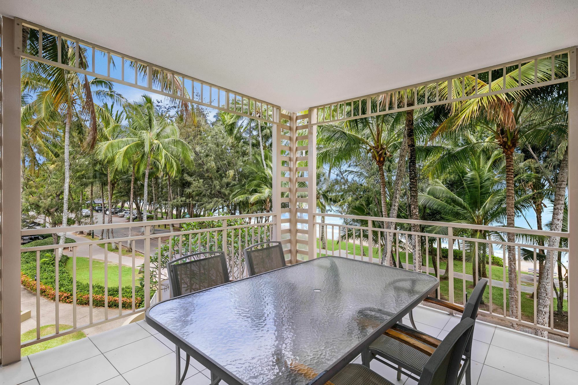 Mantra Amphora Hotel Palm Cove Exterior photo