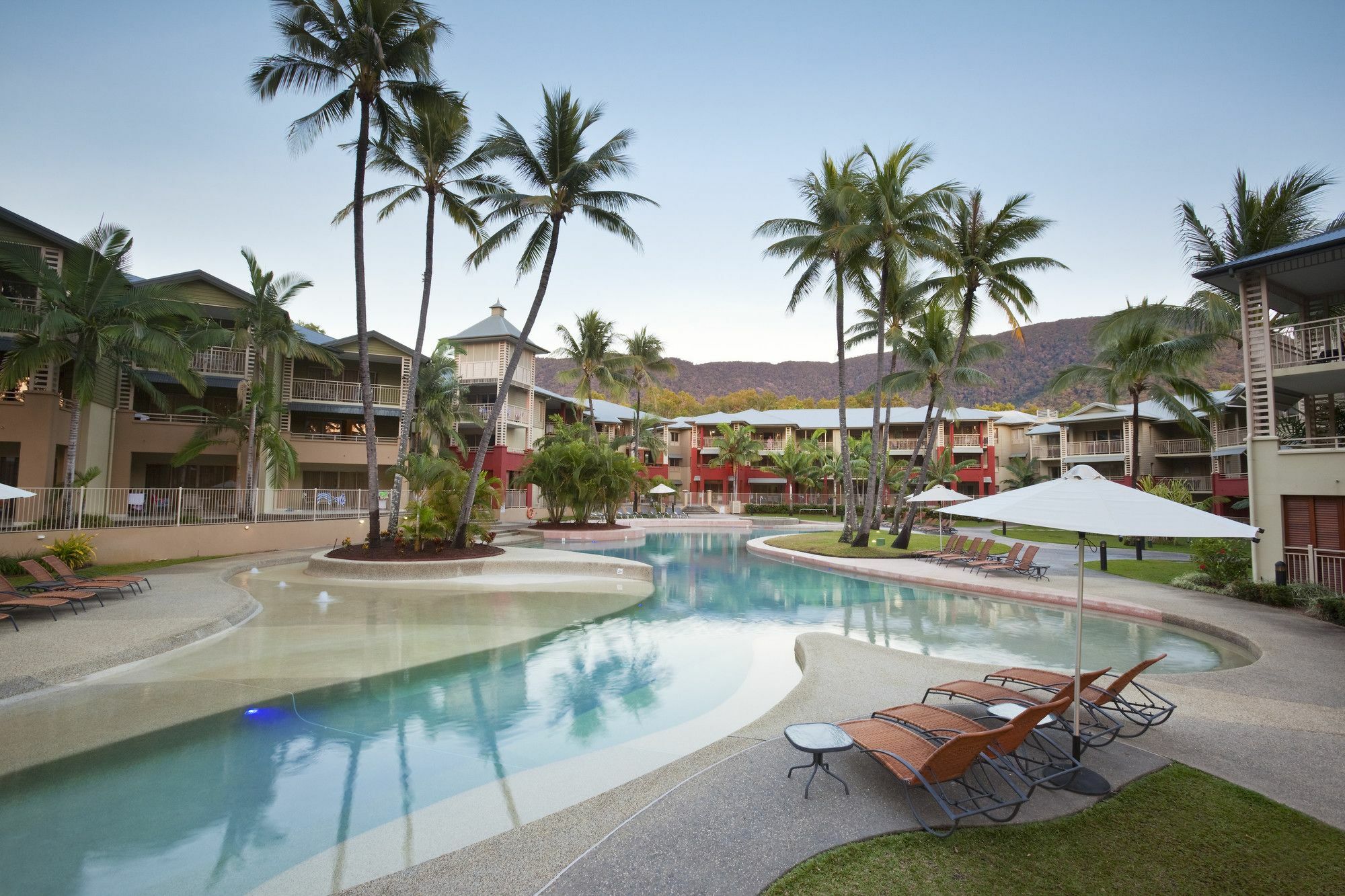 Mantra Amphora Hotel Palm Cove Exterior photo