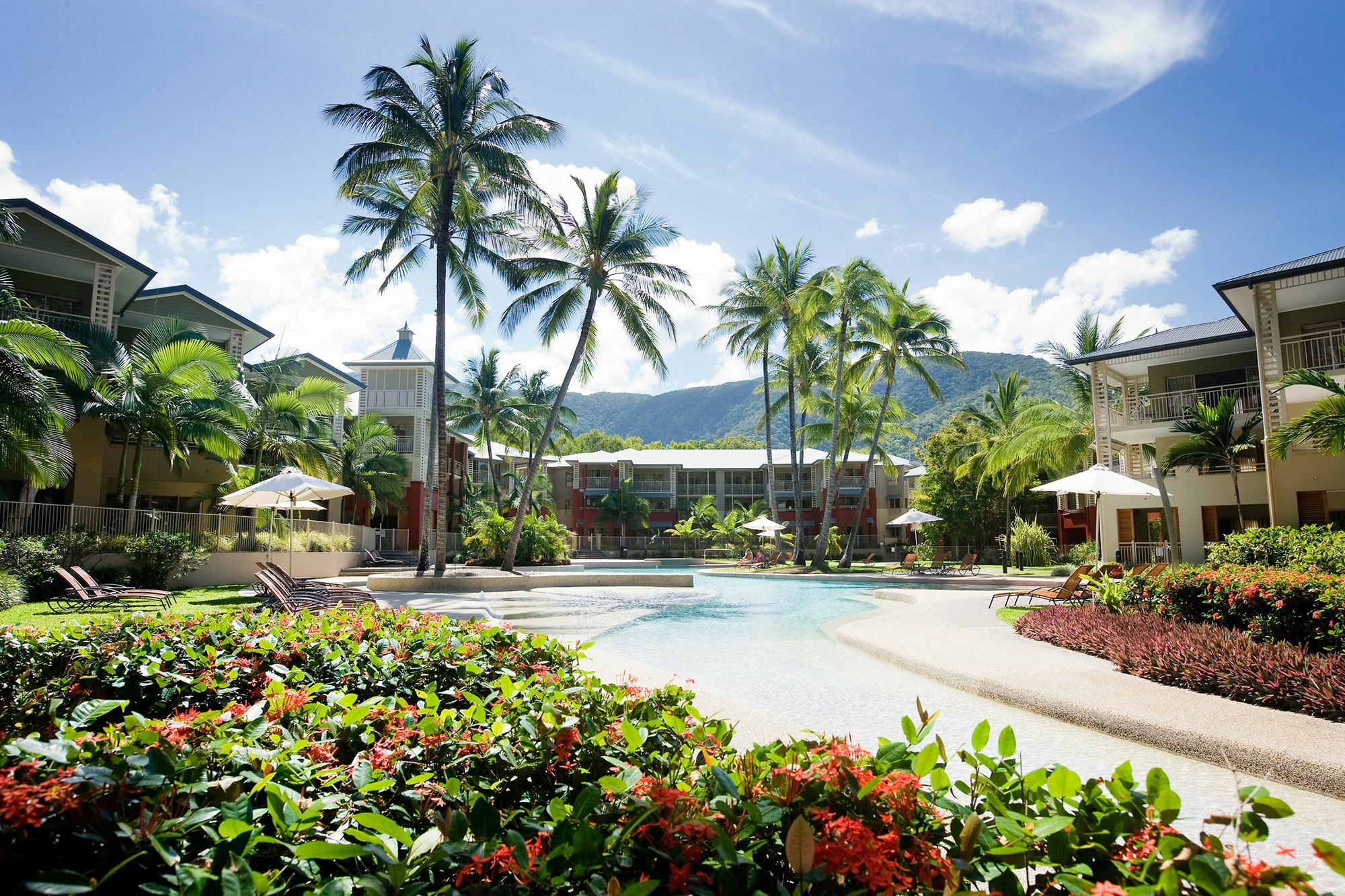 Mantra Amphora Hotel Palm Cove Exterior photo